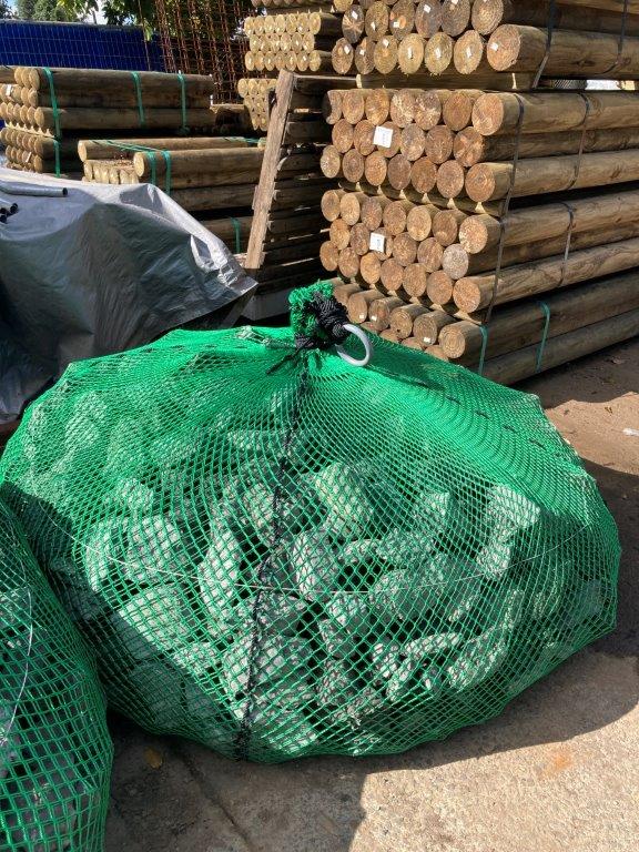 Strong, flexible rope net gabion with lifting ring