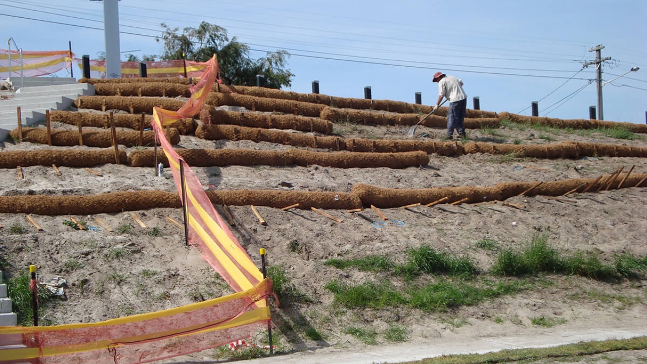 How to install coir logs on embankments